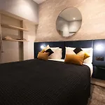 Hotel Mercure Tour Eiffel Pont Mirabeau Parigi