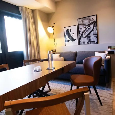 Mercure Tour Eiffel Pont Mirabeau Hotel 4*