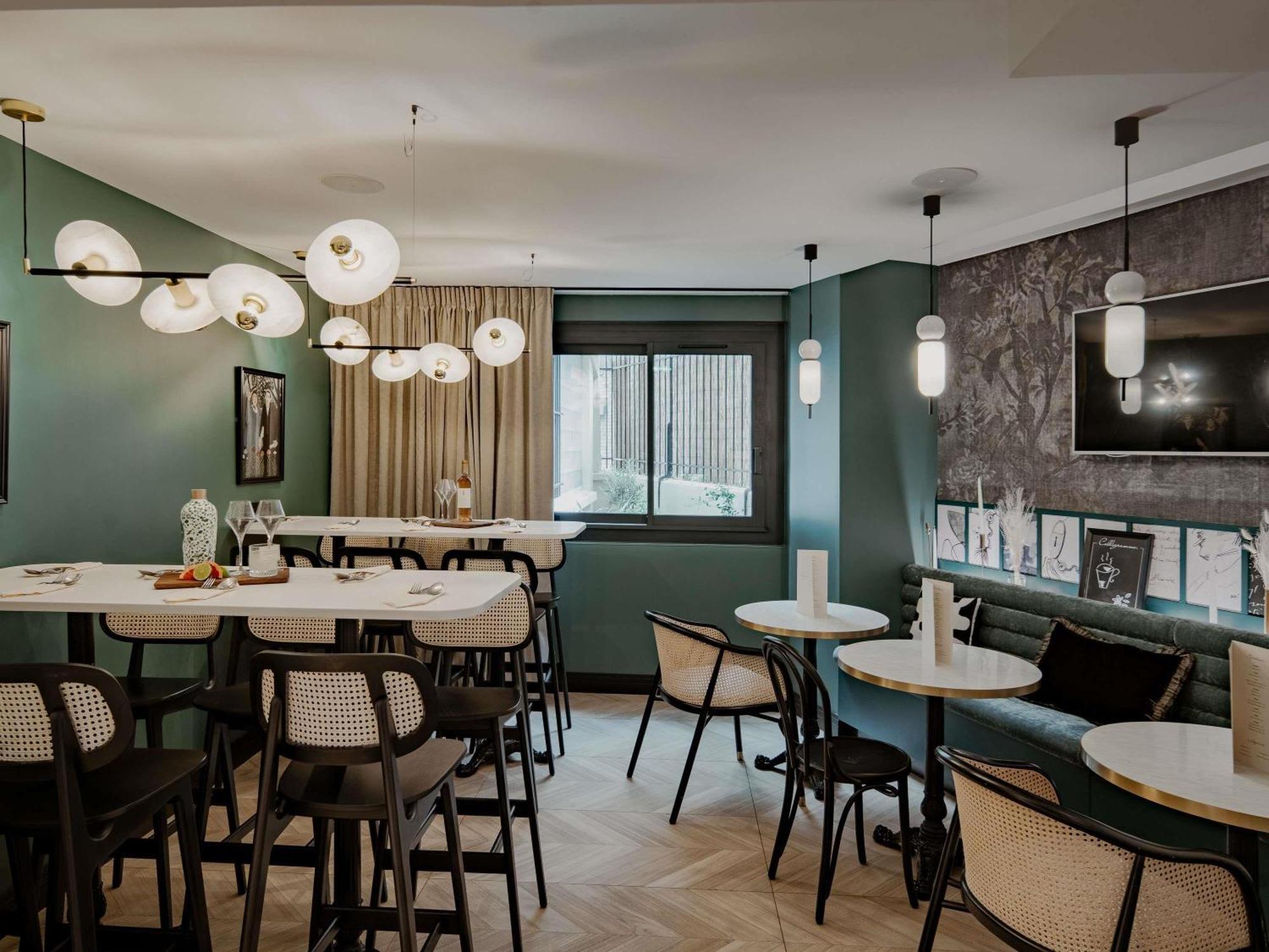 Mercure Tour Eiffel Pont Mirabeau Hotel 4*