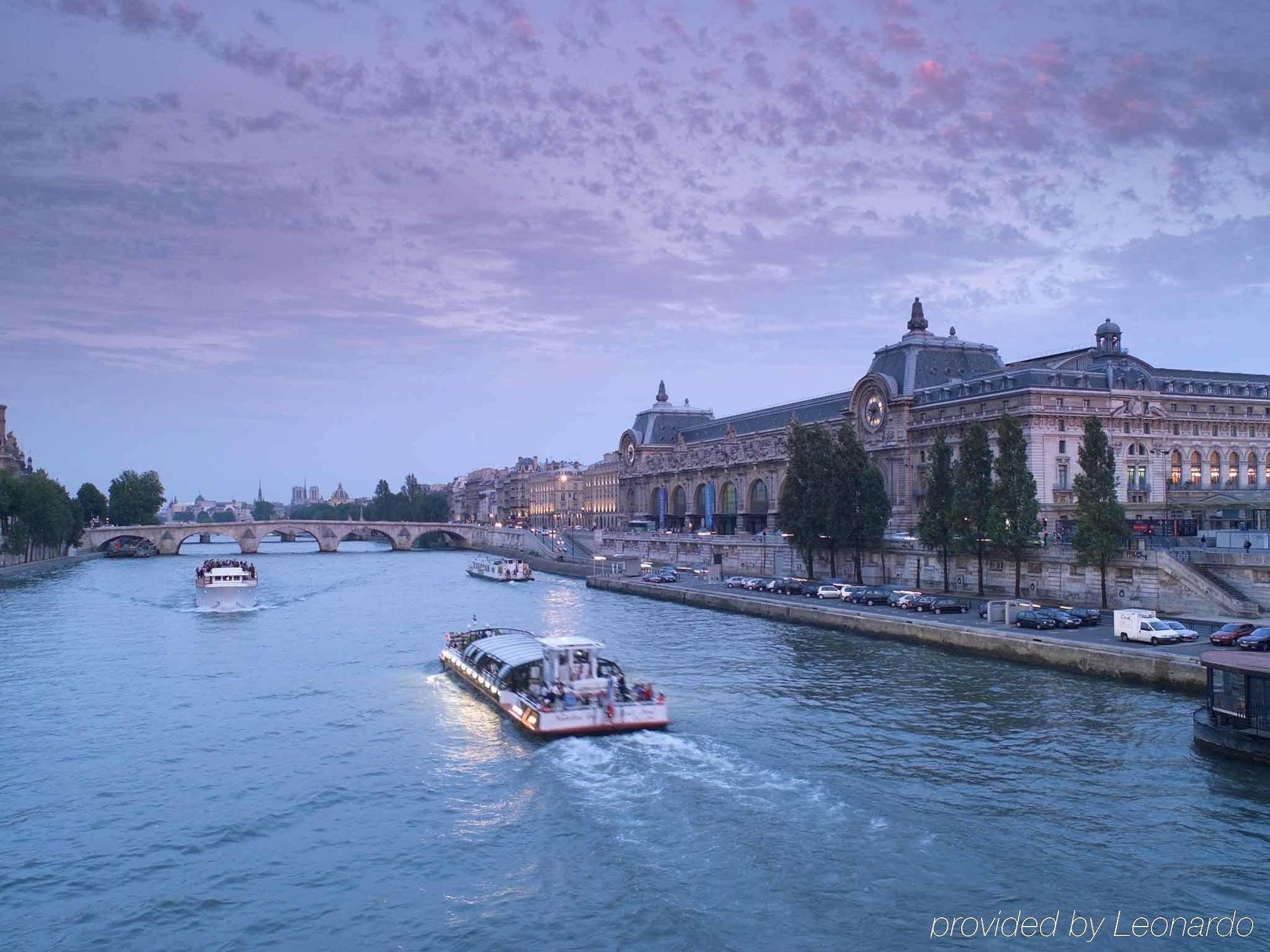 Mercure Tour Eiffel Pont Mirabeau Hotel 4*