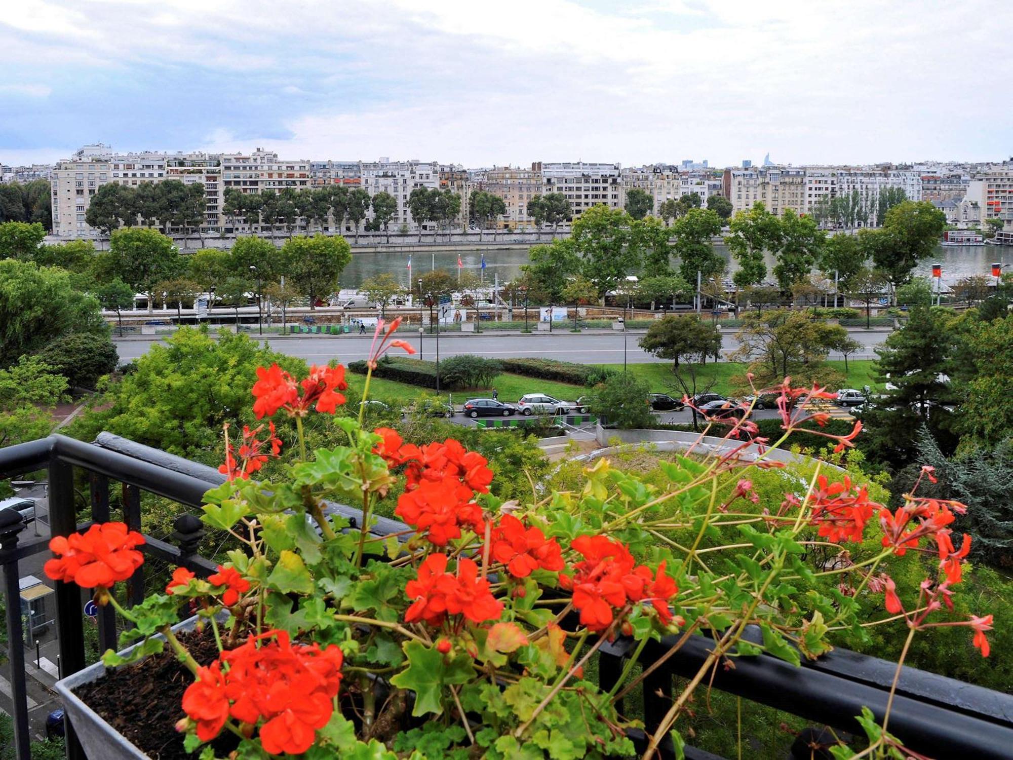 Mercure Tour Eiffel Pont Mirabeau Hotel Parigi