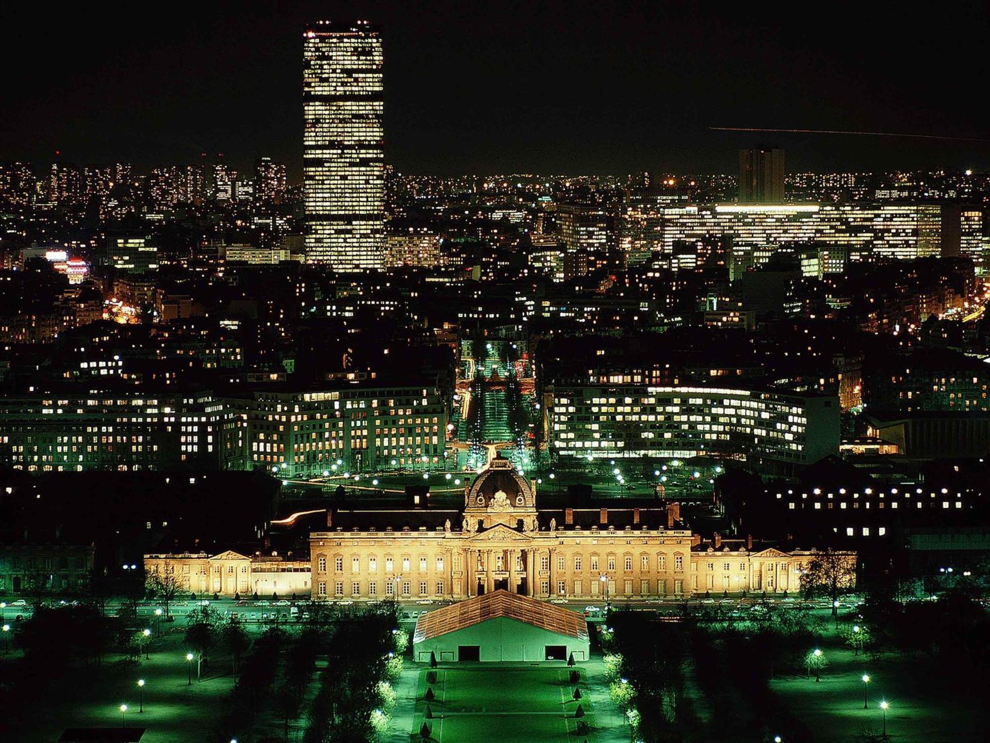 Mercure Tour Eiffel Pont Mirabeau 4*